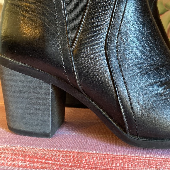 Super Cute DOROTHY GAYNOR booties - Picture 11 of 11